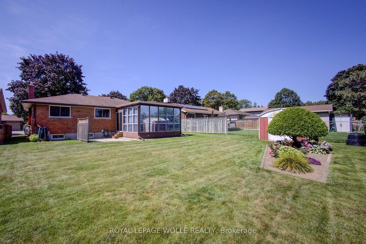 Property Photo:  52 Queenston Crescent  ON N2B 2V5 