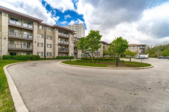 Photo de la propriété: 570 Lolita Gardens 119 ON L5A 0A1