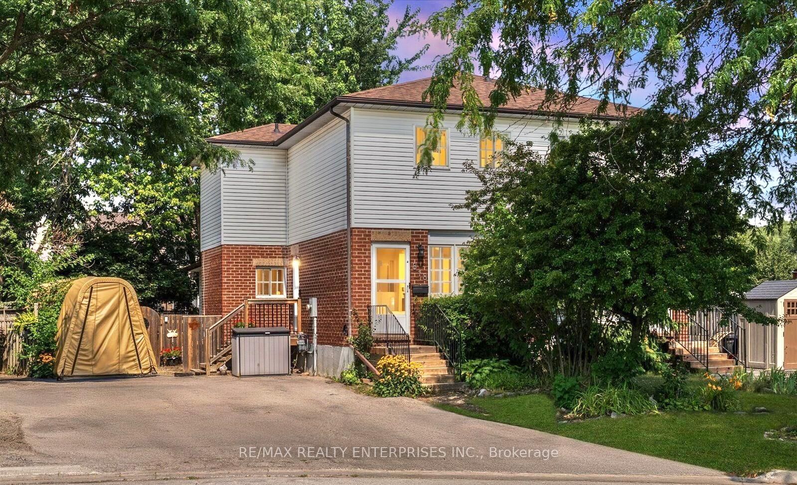 Property Photo: 818 Buttonbush Court Lower ON L1K 2H9