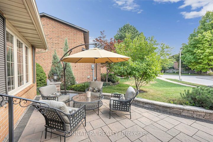 Property Photo: 1409 Holly Court ON L6H 3H4