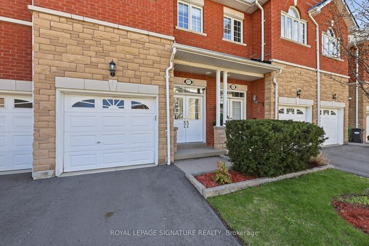 Property Photo: 470 Faith Drive 62 ON L5R 4E9