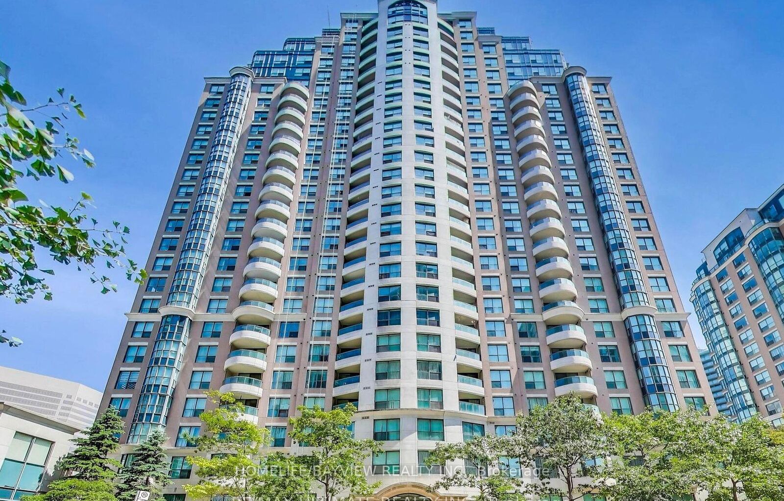Property Photo:  7 Lorraine Drive 1816  ON M2N 7H2 