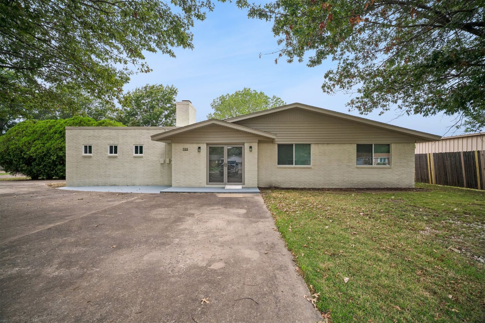 Property Photo:  705 N Main Street  OK 74467 