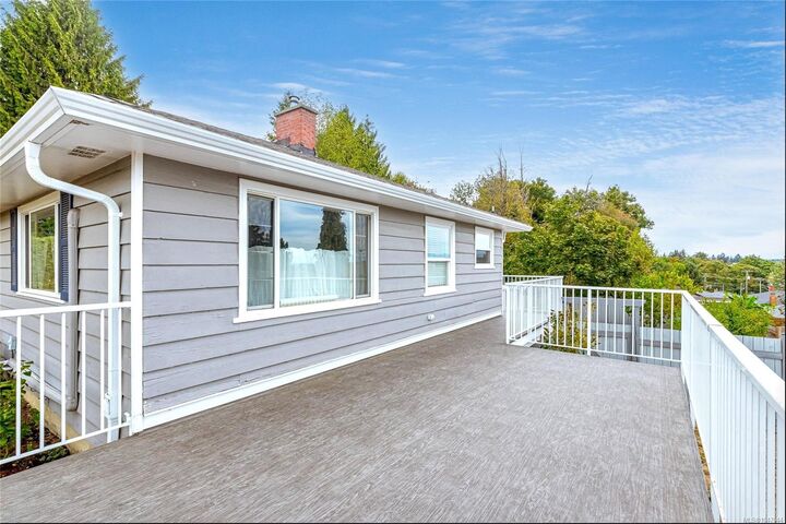 Property Photo: 80 Kerr St BC V9R 1Y3
