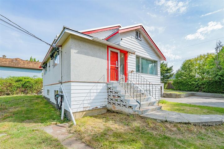 Property Photo: 350 Fourth St BC V9R 1T4