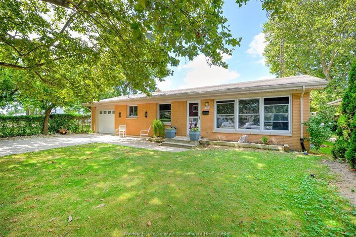 Property Photo: 116 Queens Avenue ON N8H 3H4