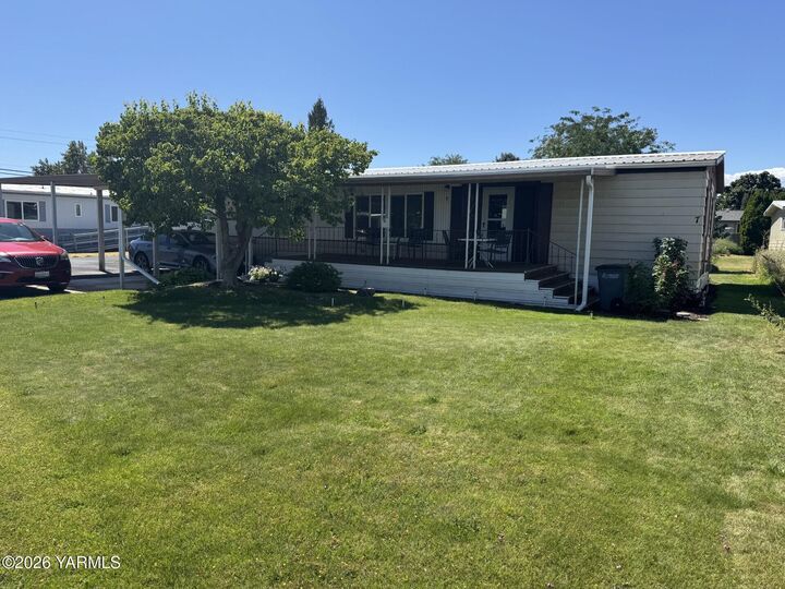 Property Photo: 55 W Washington Ave WA 98903