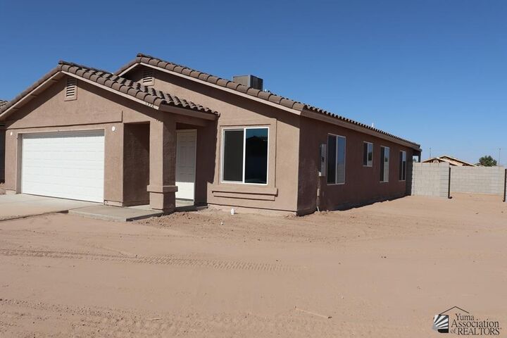 Property Photo: 303 W 14 St AZ 85350