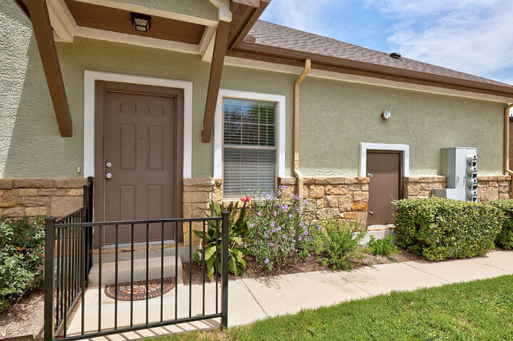 Property Photo: 1900 Little Elm Trail 36 TX 78613