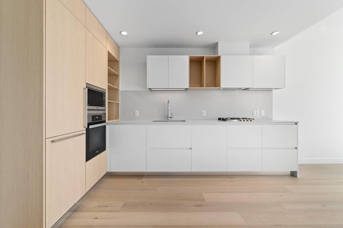 Property Photo: 6000 McKay Avenue 3503 BC V5H 0K2