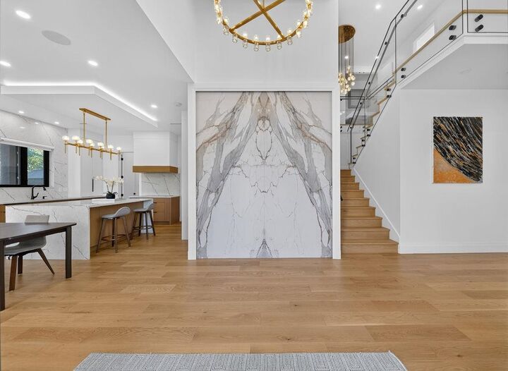 5197 Hollywood Drive — photo 1