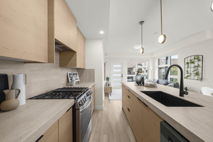 Property Photo:  15353 17 Avenue 304  BC V4A 1T8 