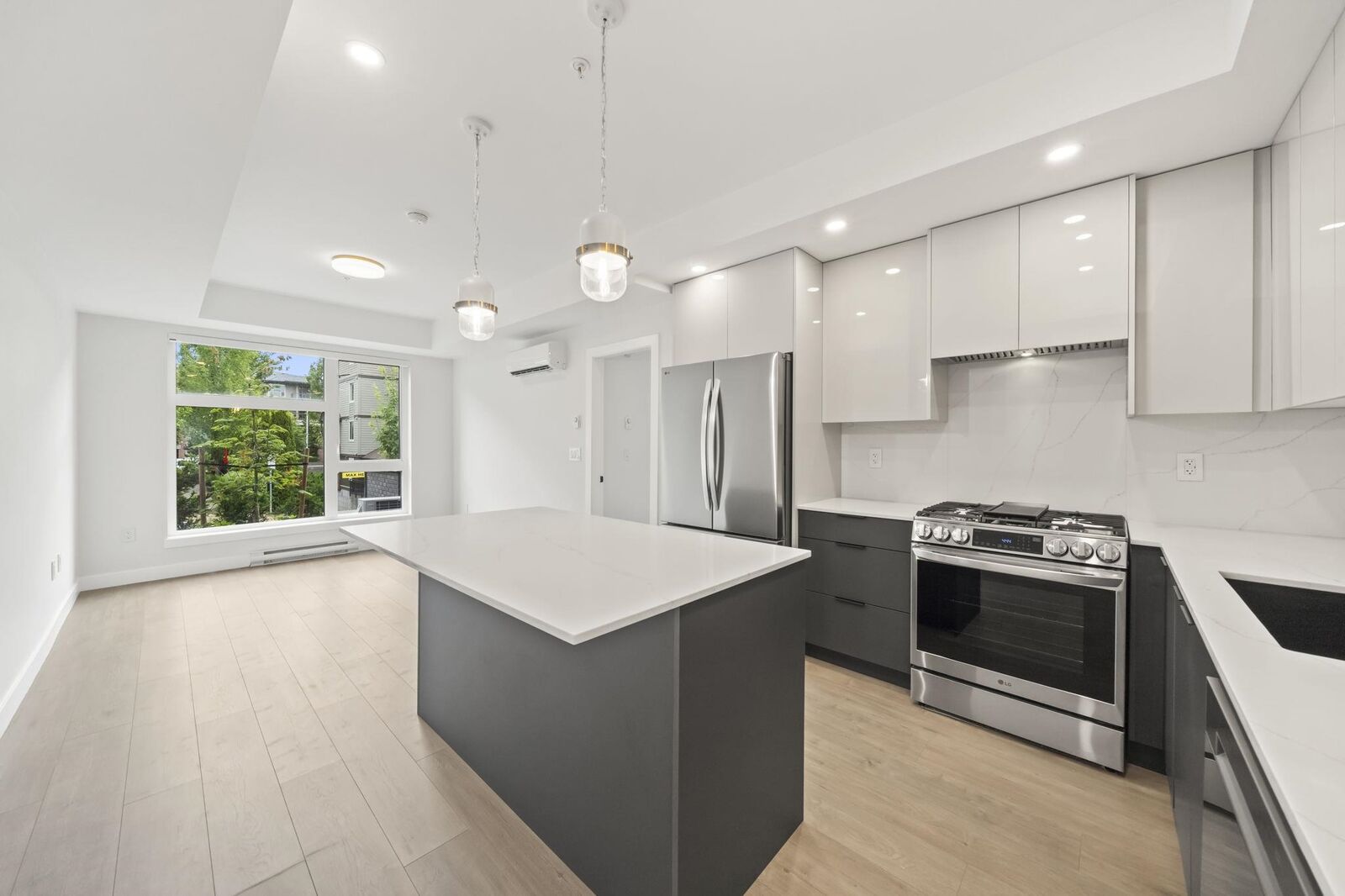 Property Photo:  15353 17 Avenue 103  BC V4A 1T8 