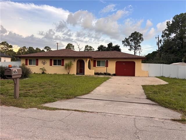 Property Photo: 2604 E 3rd St FL 33936