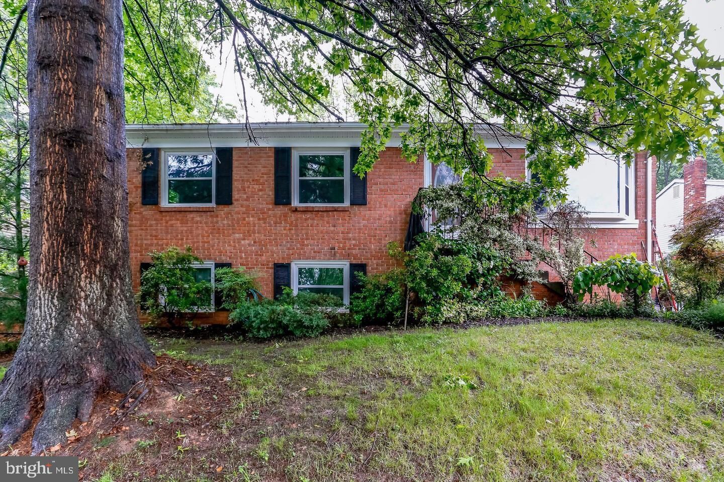 Property Photo: 5256 Medwick Court VA 22193