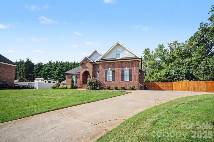 Property Photo:  2013 Buckthorn Court  NC 28056 