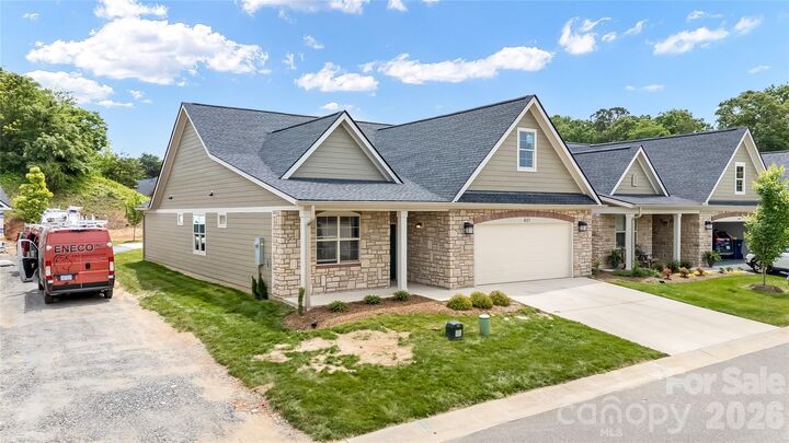Property Photo: 827B Wynnshire Drive 65 NC 28601