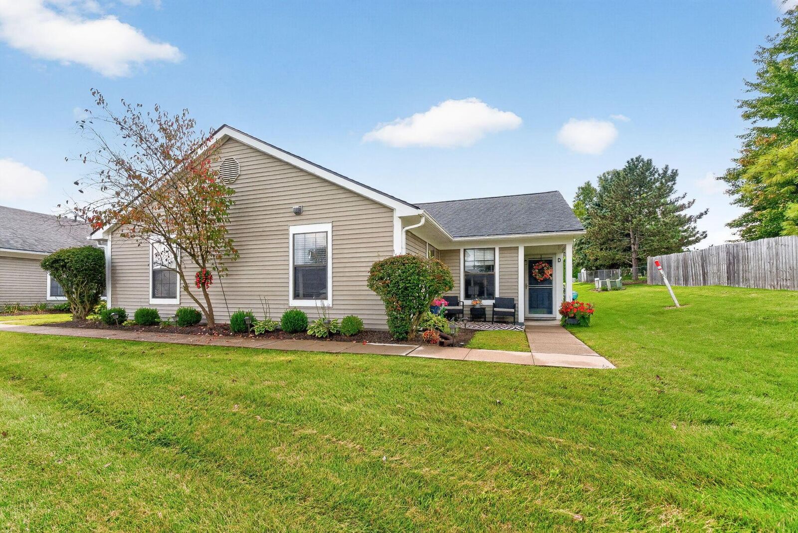 Property Photo:  1079 Coventry Way  OH 43040 