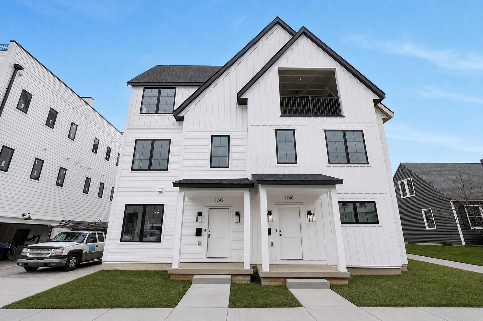 Property Photo: 1242 Oxley Road OH 43212