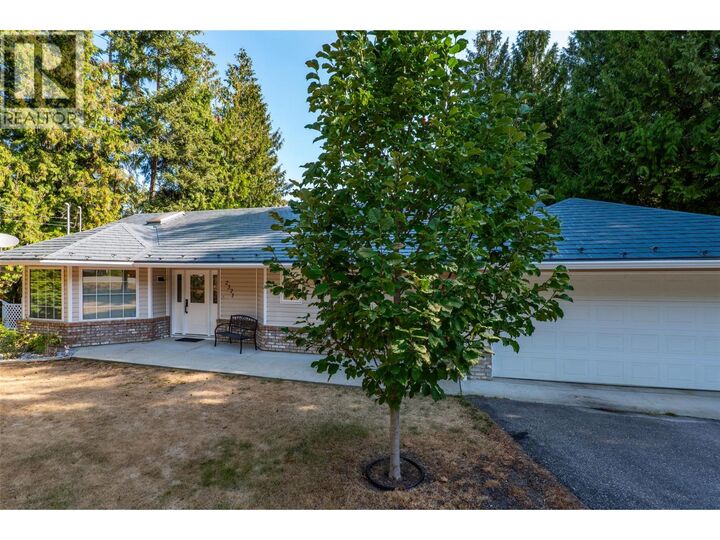 Property Photo: 2371 Forest View Place BC V0E 1H2