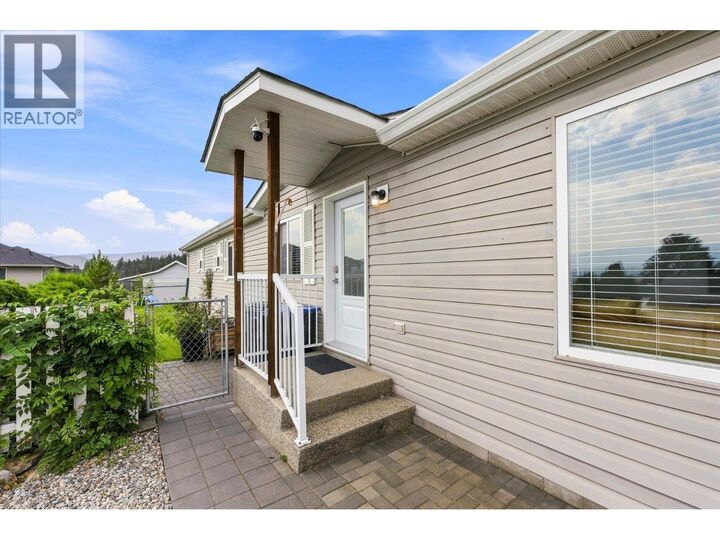 Property Photo:  2550 Hollywood Road North 111  BC V1V 2S6 