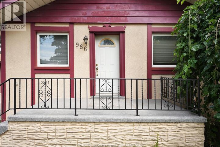 Property Photo:  986 Eastlawn  ON N8S 3H9 