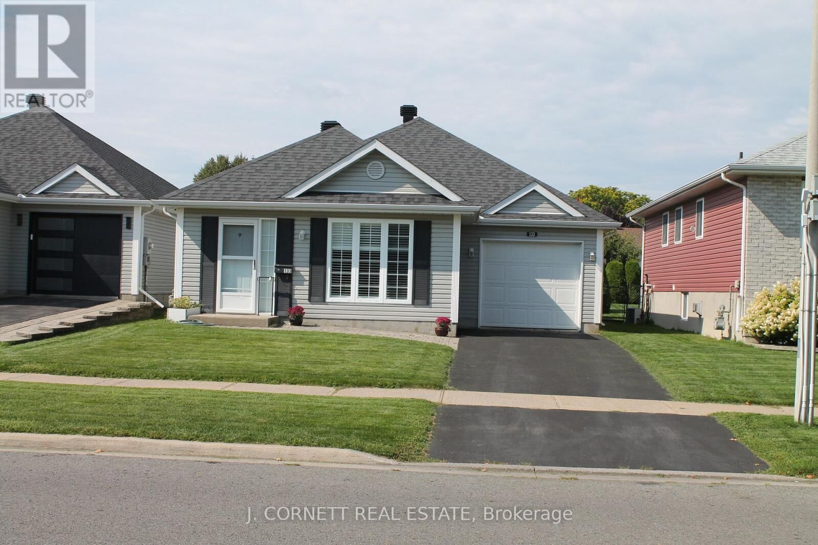 Property Photo:  133 Dunbar Avenue  ON K6H 7P4 