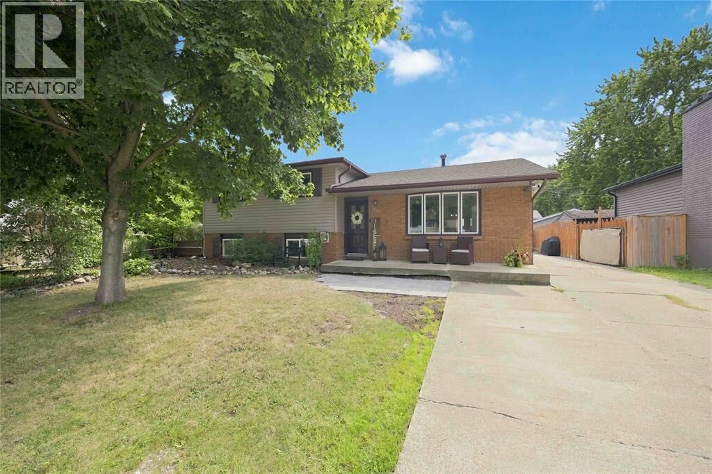 Property Photo:  315 Brentwood Crescent  ON N0N 1G0 