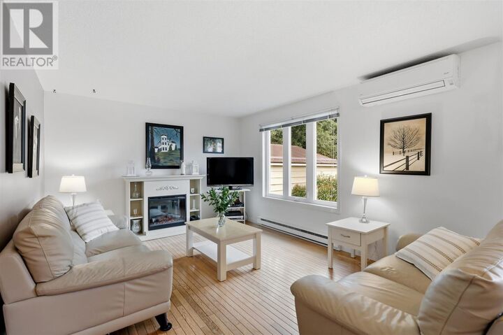 Property Photo:  86 Glen Ave  ON P6A 5E2 
