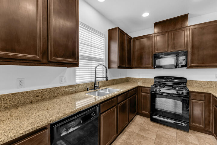 Property Photo: 162 Paseo Bravo CA 92211