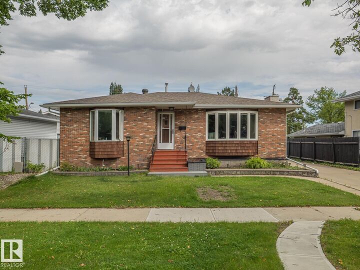 Property Photo:  16706 80 Avenue NW  AB T5R 3N2 