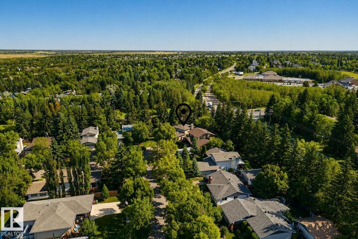 Property Photo:  21 Bradburn Crescent  AB T8N 2J8 