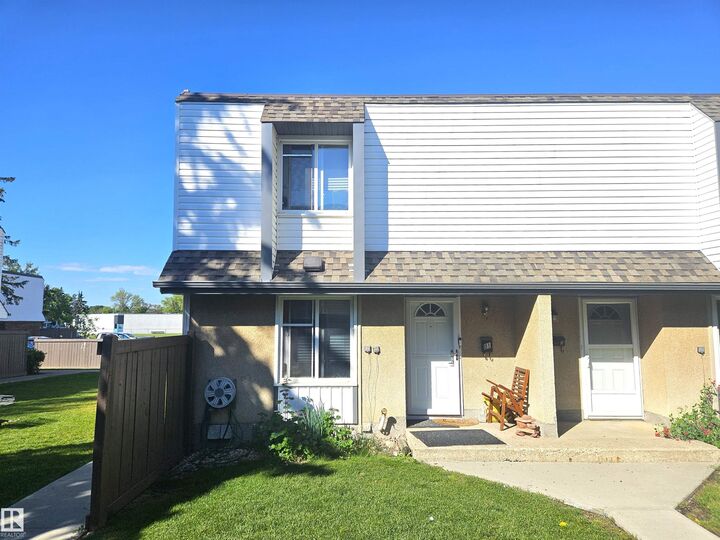 Property Photo: 1 Garden Grove NW D1 AB T6J 2L3