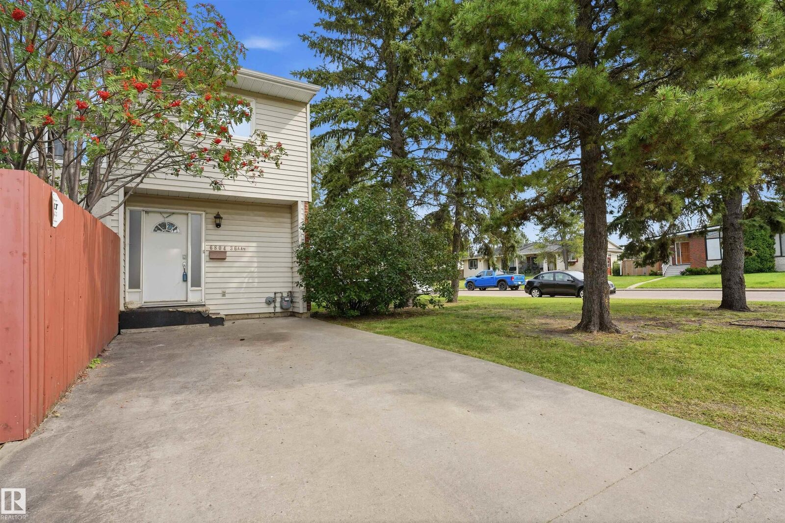 Property Photo: 6804 36A Avenue NW AB T6K 1S3
