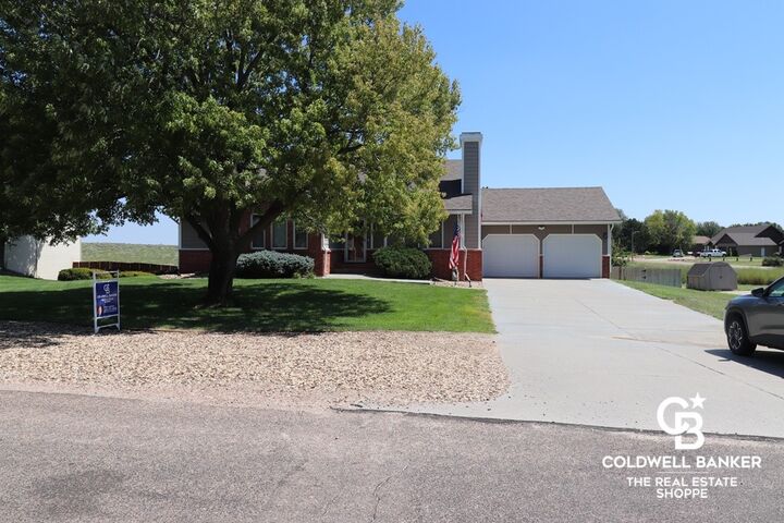 Property Photo:  104 Hampton Court  KS 67846 