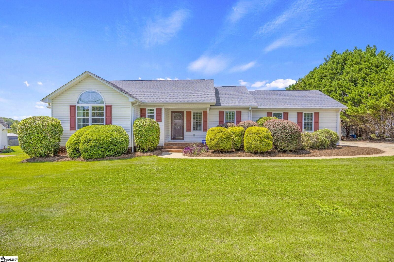 Property Photo:  40 Pine Ridge Road  SC 29365-1246 
