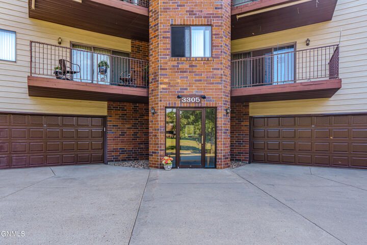 Property Photo:  3305 Montreal Street 204  ND 58503 