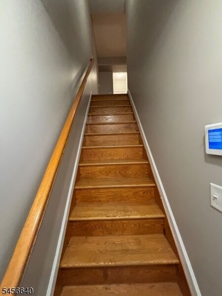 Property Photo:  98 Hillyer St F  NJ 07050 