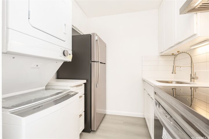 Property Photo:  2121 Algaroba Street 301  HI 96826 