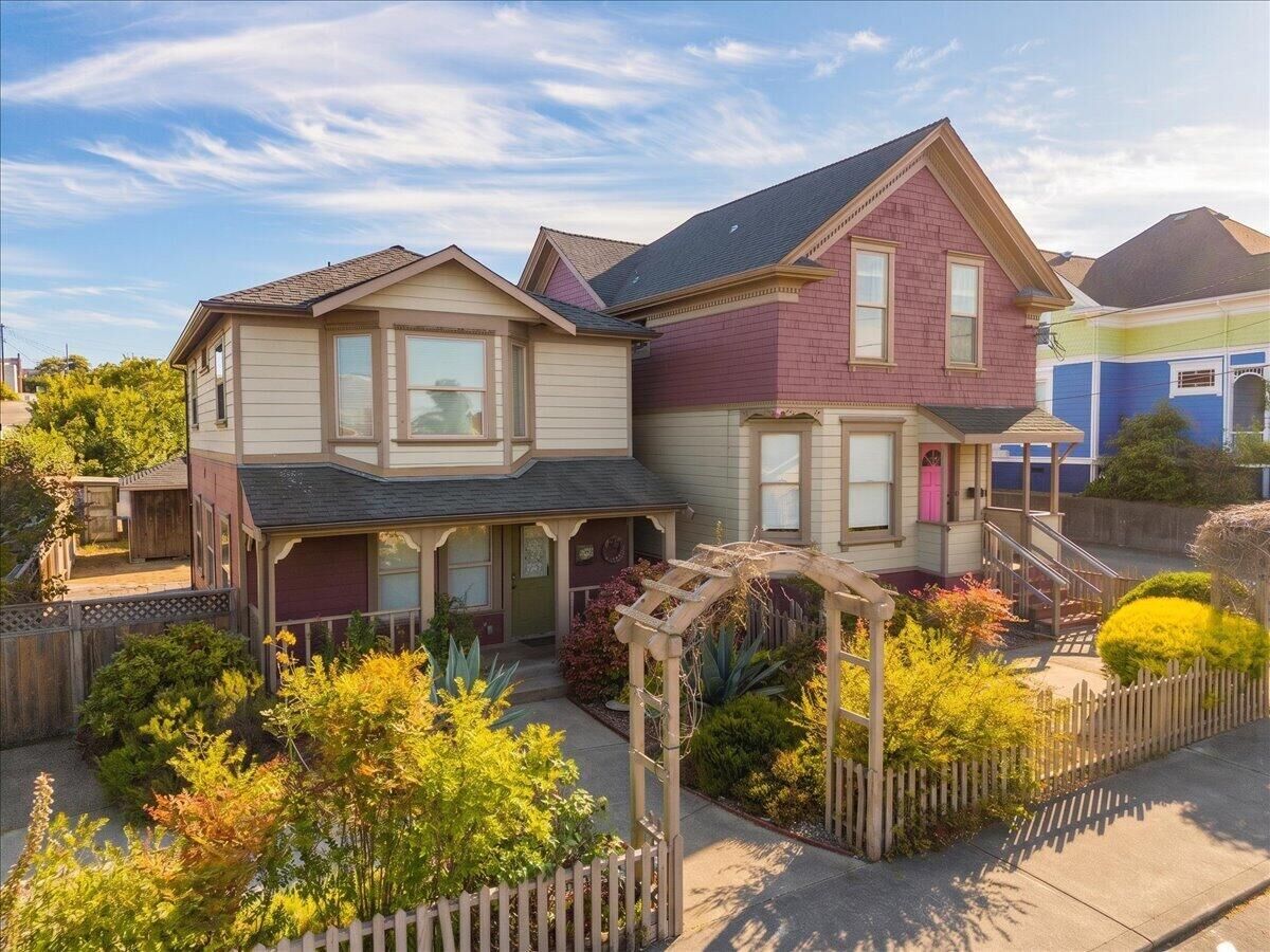 Property Photo:  