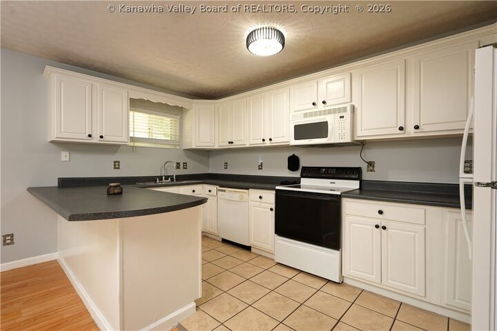 Property Photo:  4015 Seymour Lane  WV 25313 