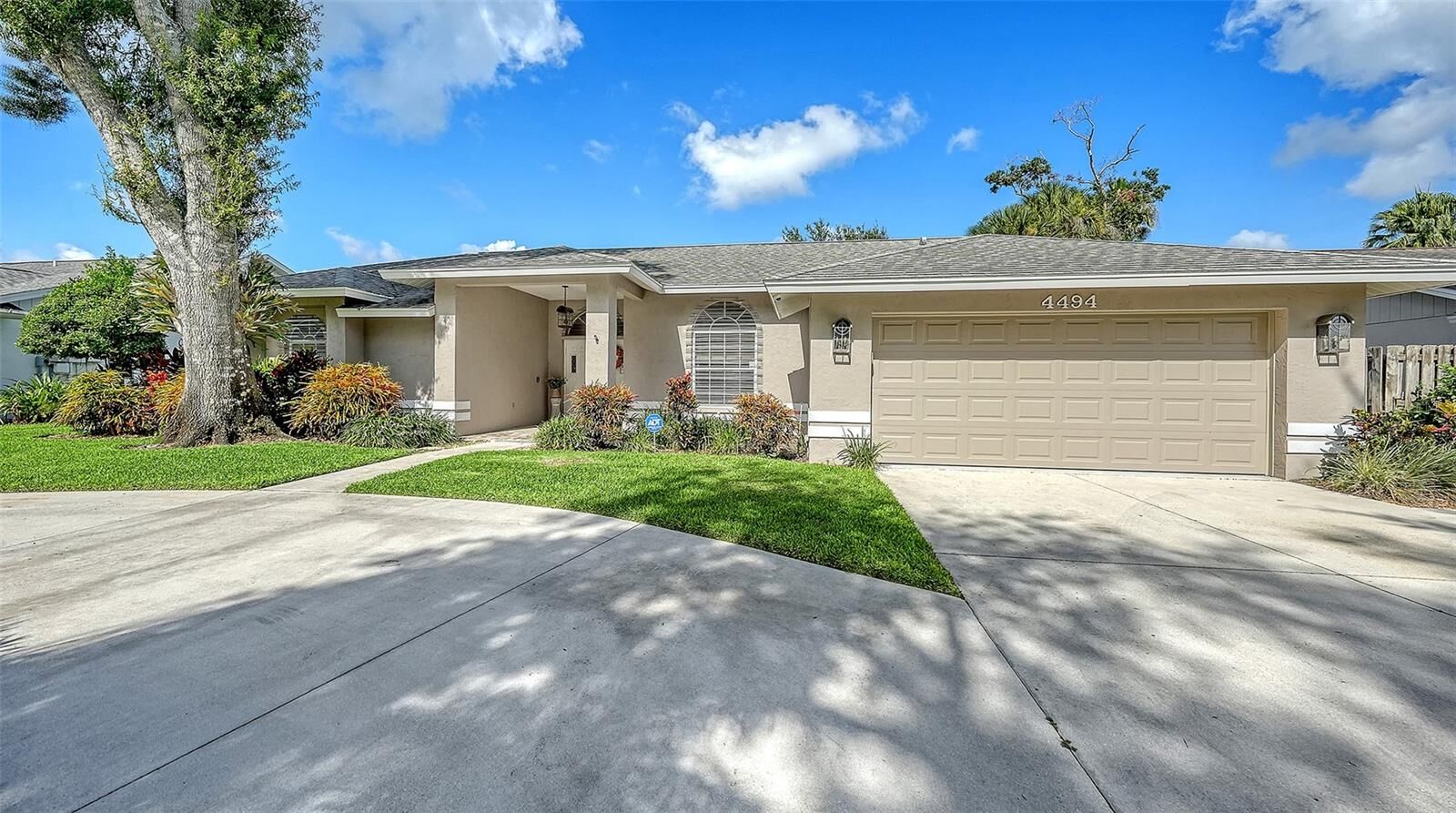 Property Photo:  4494 Diamond Circle E  FL 34233 