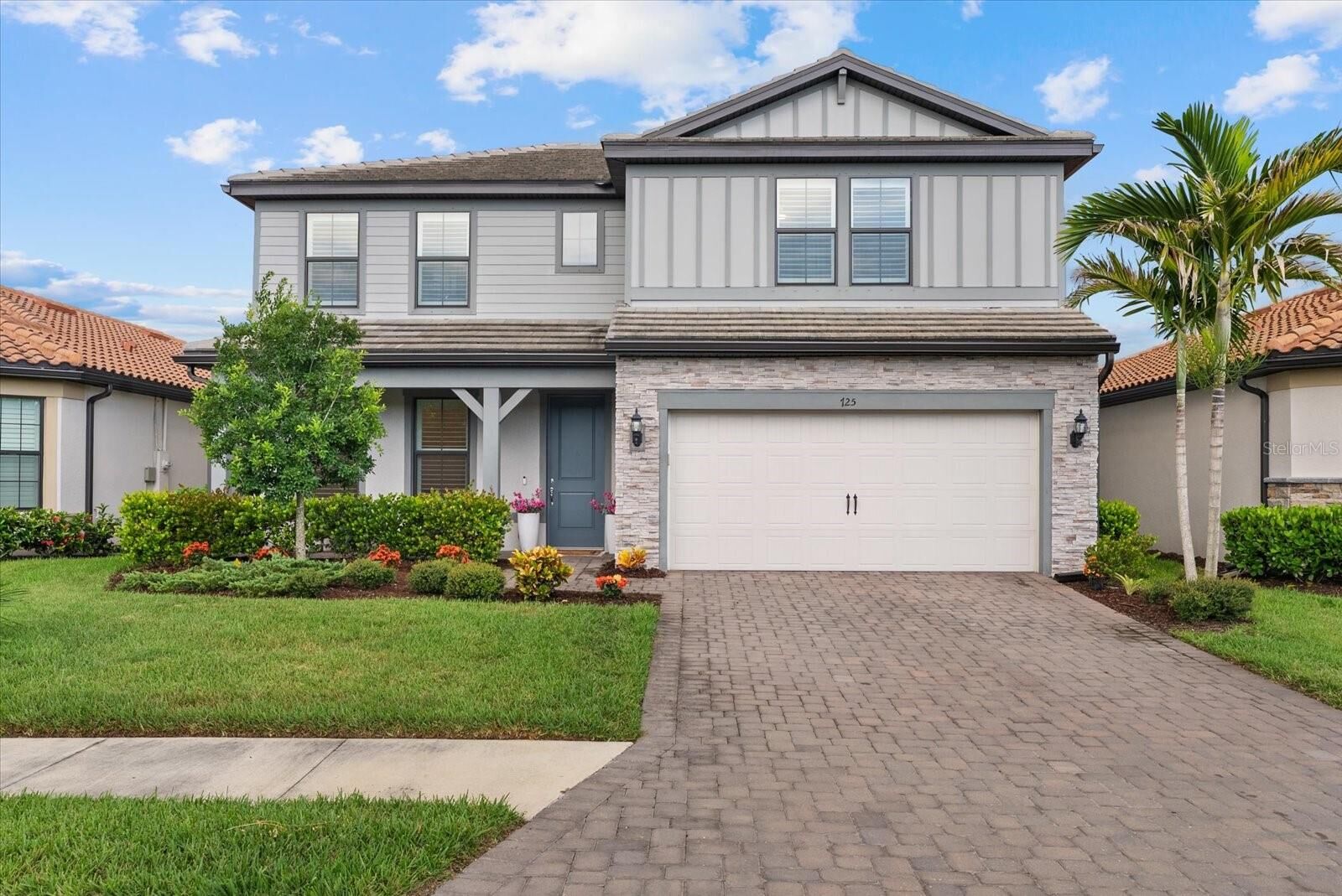 Property Photo: 725 Gadwall Court FL 34212
