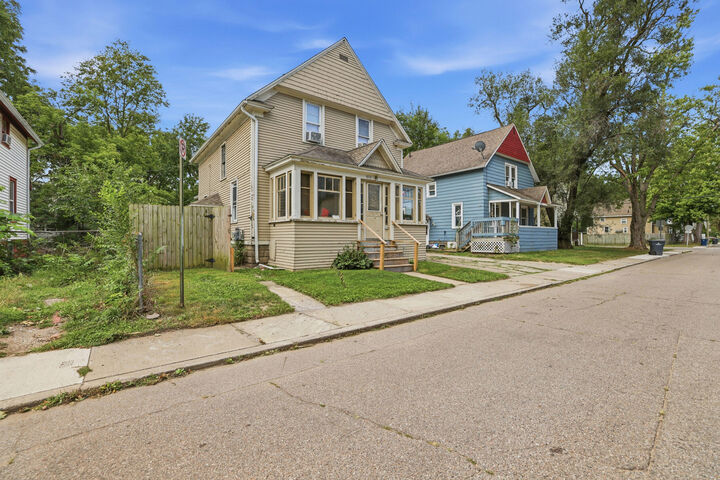 Property Photo:  1612 Hays Park Avenue  MI 49001 