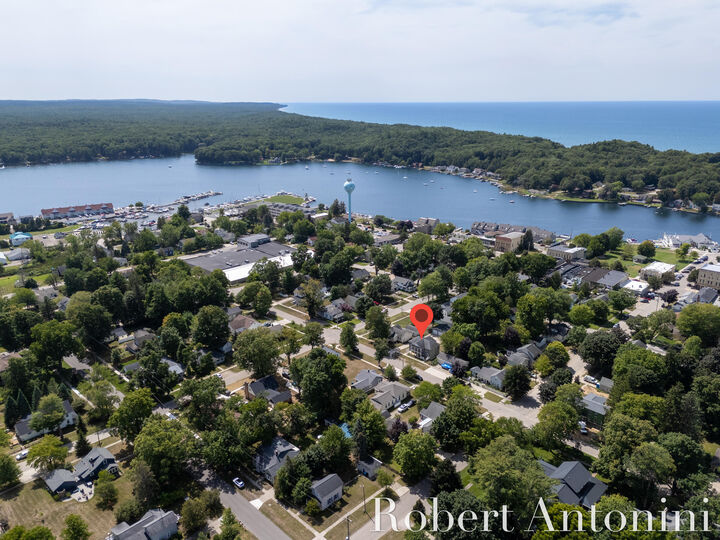 Property Photo: 259 S Wythe Street MI 49449