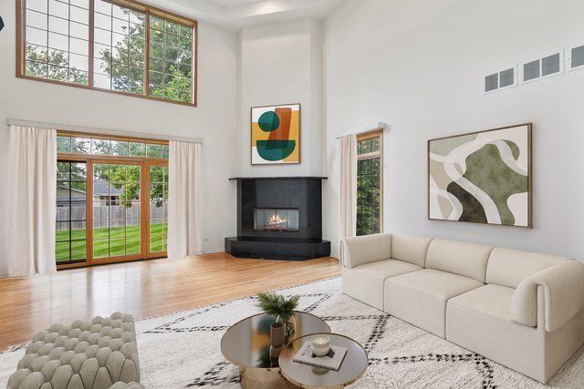 Property Photo: 136 Oakwood Avenue IL 60016
