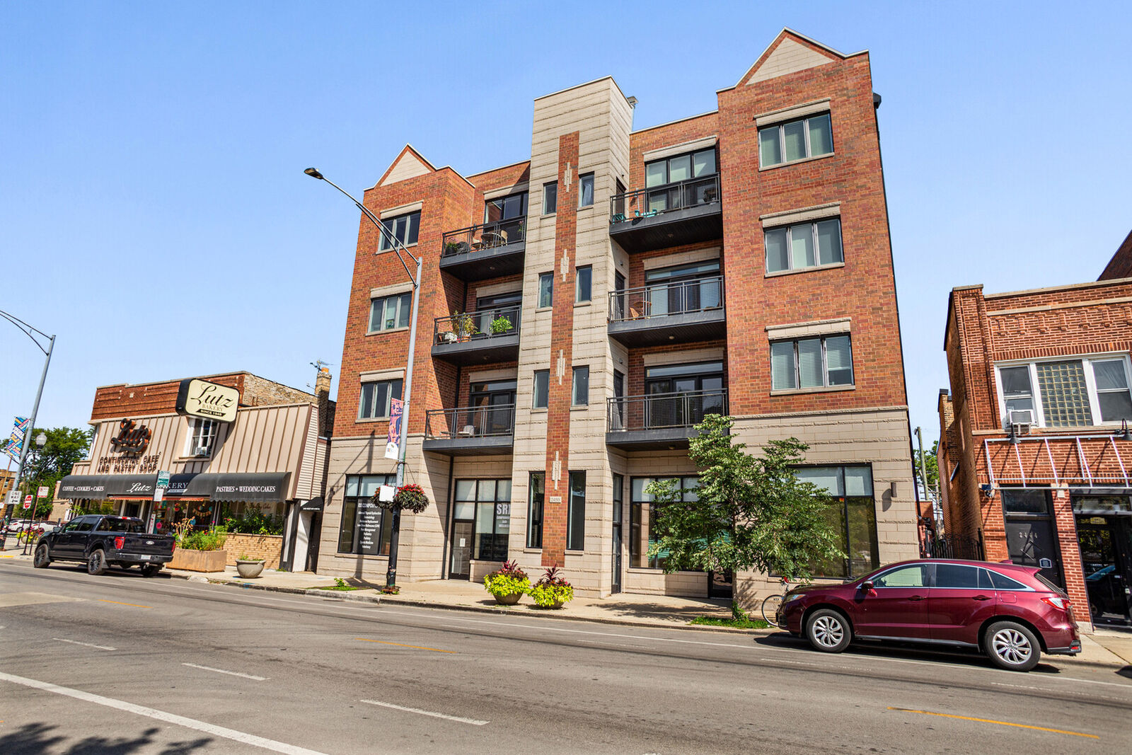 Property Photo: 2450 W Montrose Avenue 3N IL 60618