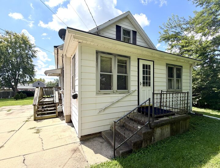 Property Photo:  2710 3rd Street  IL 61354 
