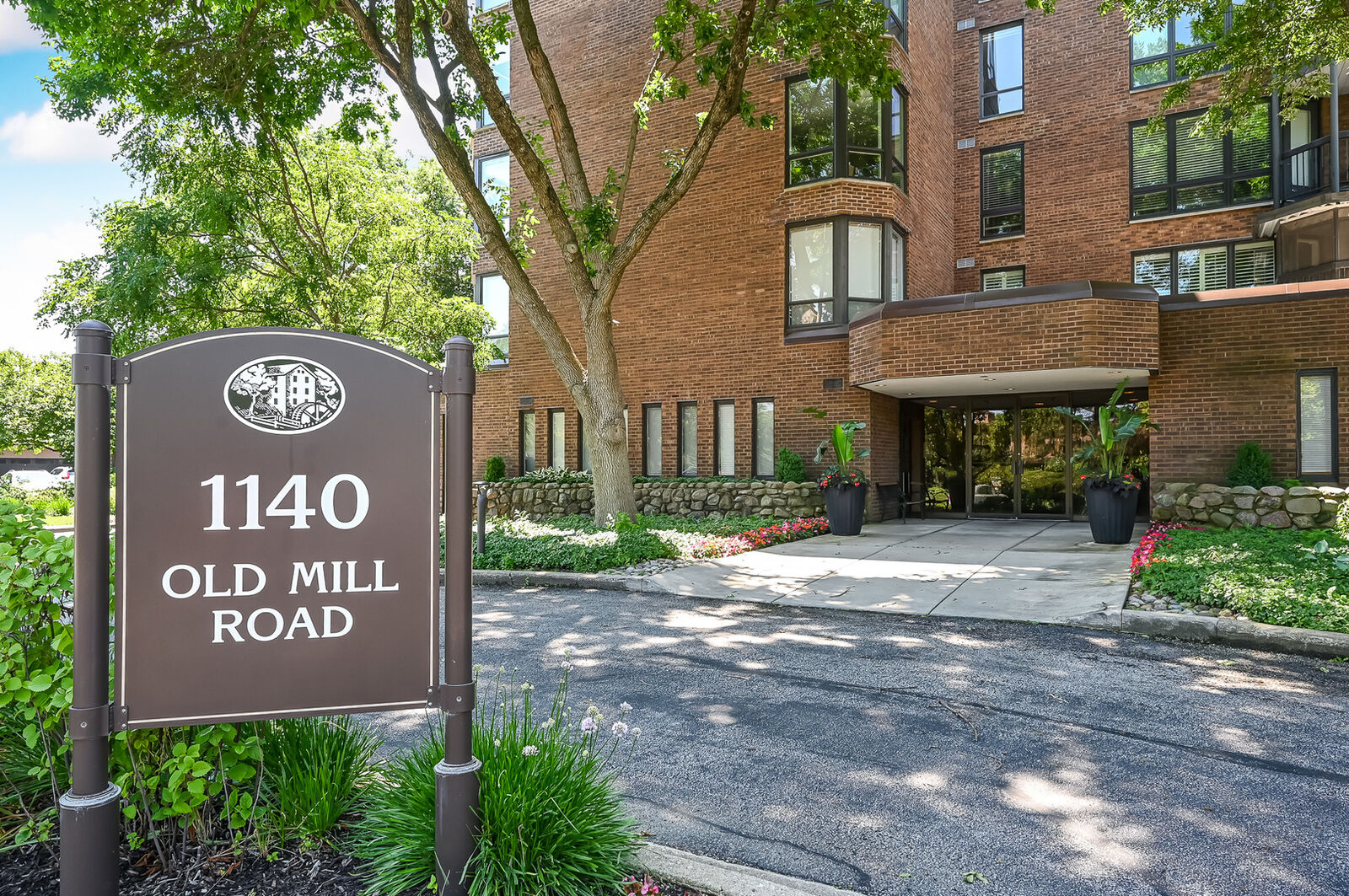 Property Photo:  1140 Old Mill Road 308F  IL 60521 
