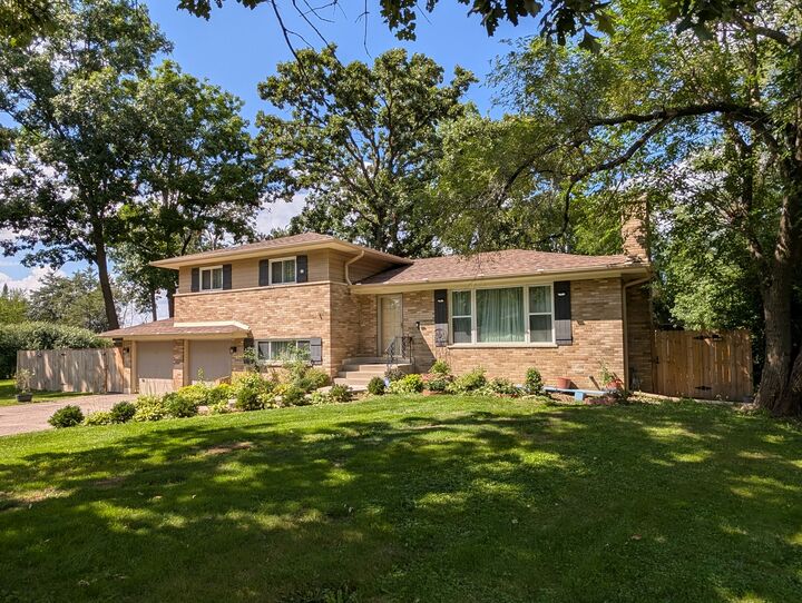 Property Photo:  141 E Potter Street  IL 60191 